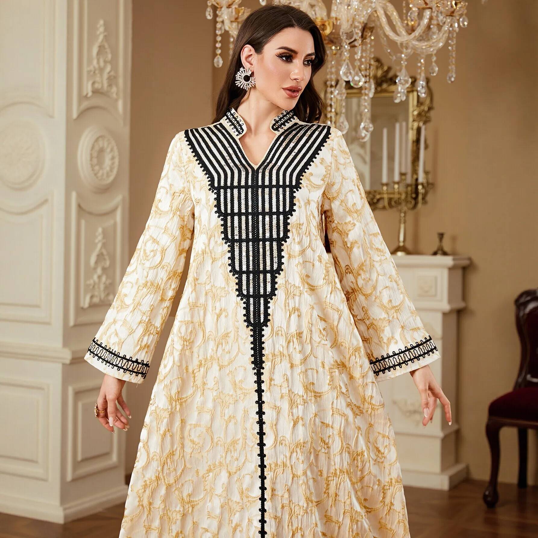 Urban Commuting Embroidered V- - Urban Ethnic Fashion recension och pris