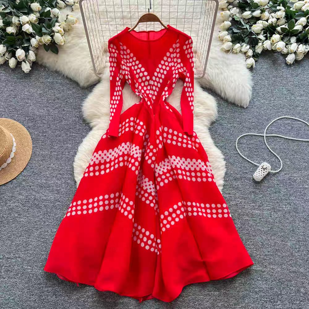 Elegant Polka Dot Pleated Dres - Ethnic Fashion Dress recension och pris