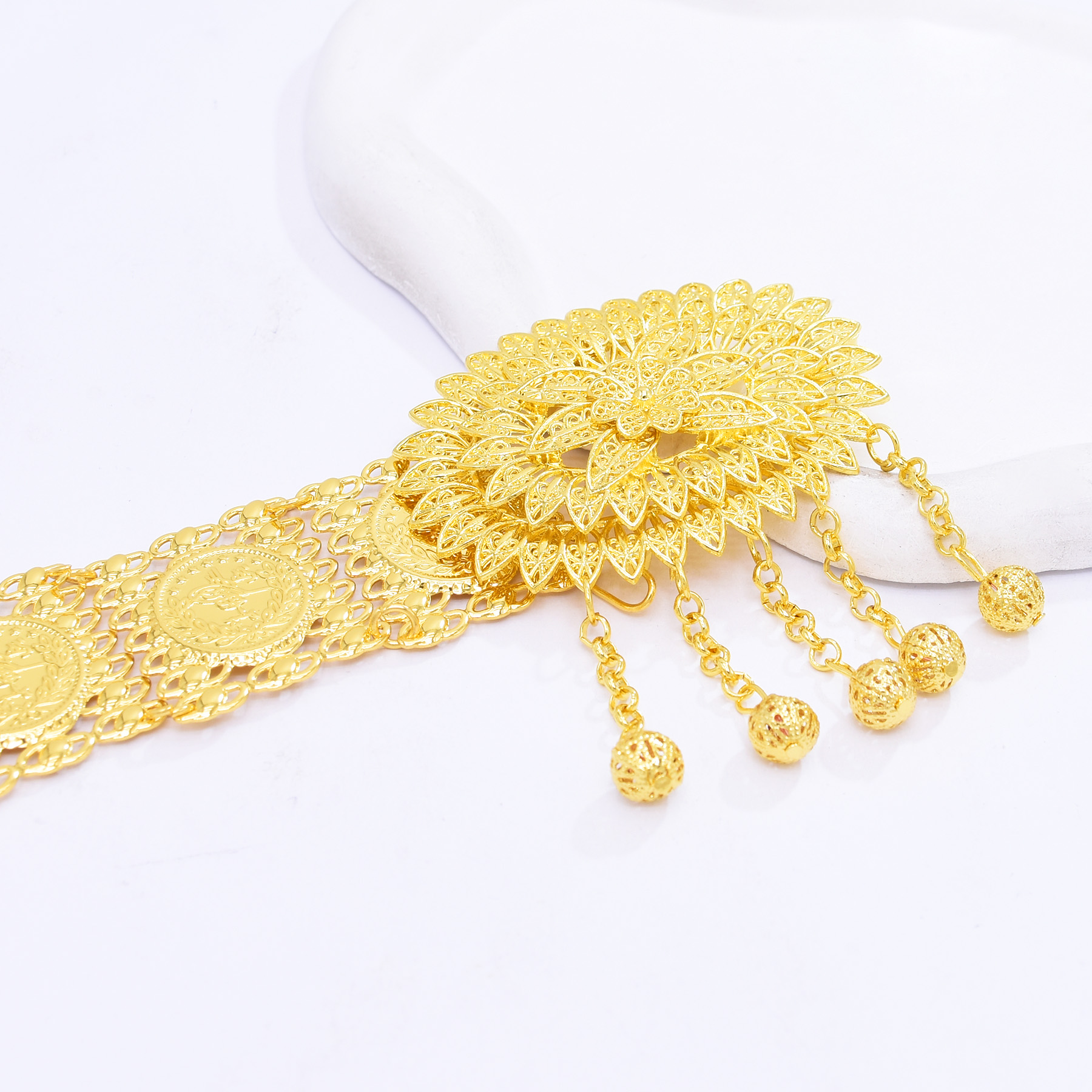 Golden Alloy Carved Hollow Geo - Ethnic Fashion Dress recension och pris